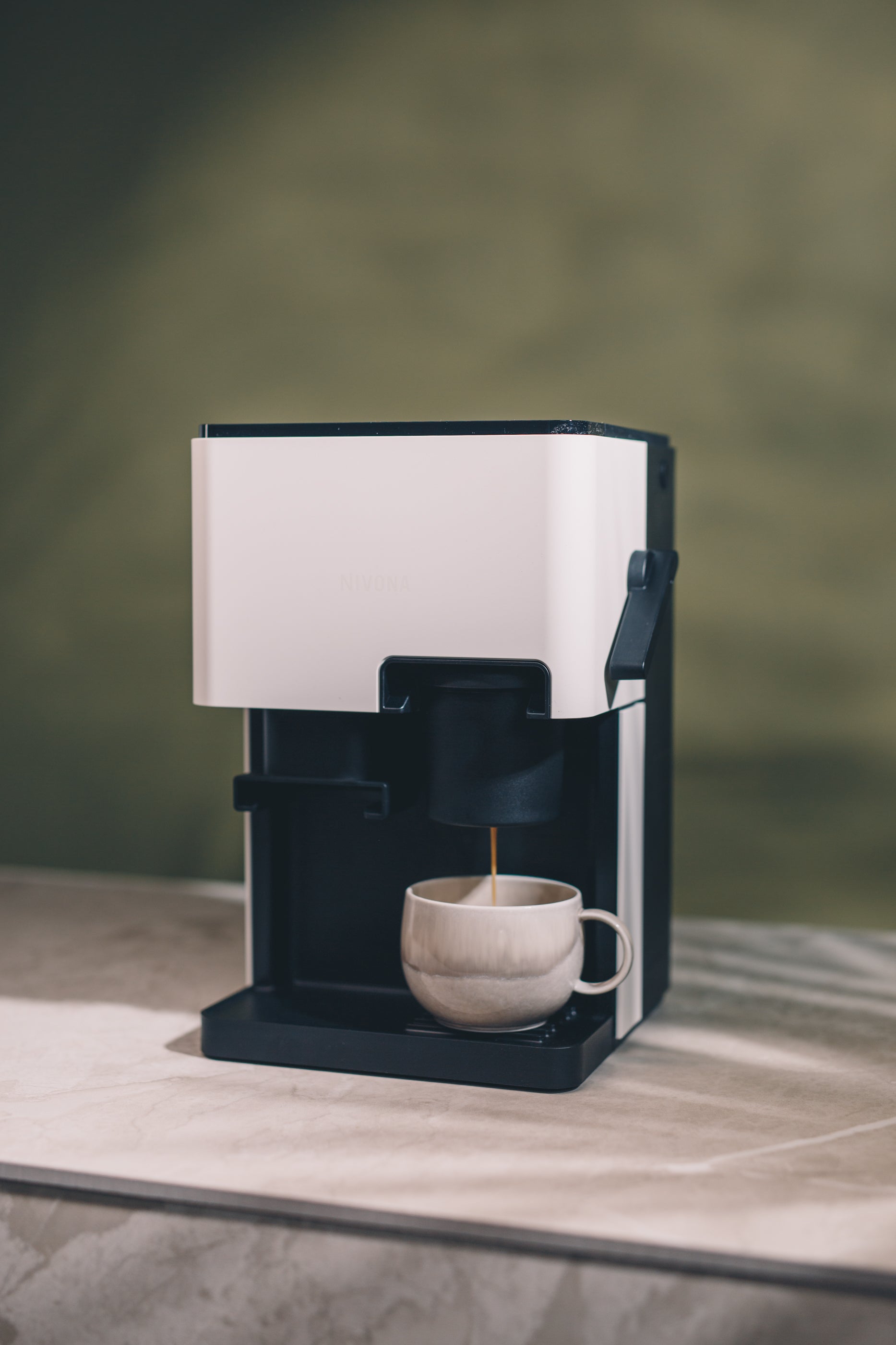 Nivona CUBE 4102 components laid out – Click Cup, drip tray, and water reservoir